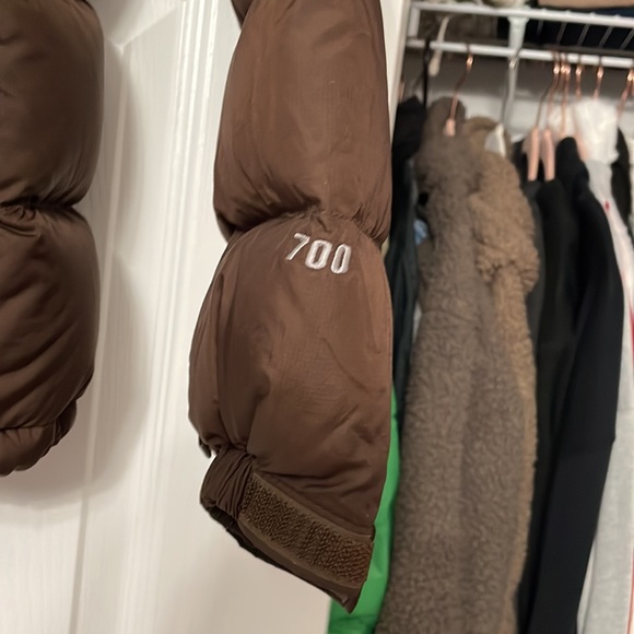 North face brown 700 jacket as seen on Kendall Jenner - Picture 6 of 9